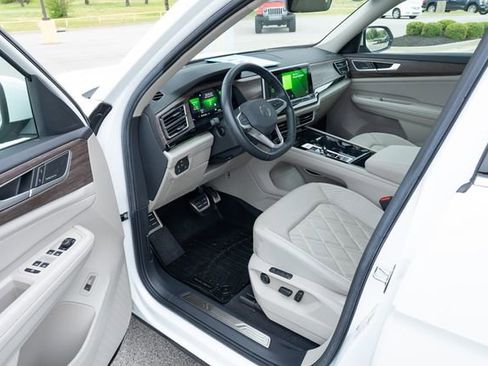 Certified 2024 Volkswagen Atlas SEL Premium R-Line image 18