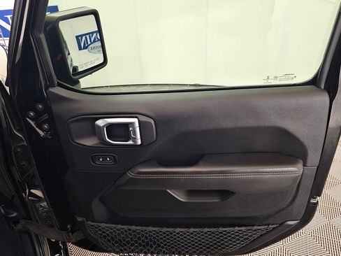 Used 2020 Jeep Wrangler Unlimited Sahara AWD/4WD image 29