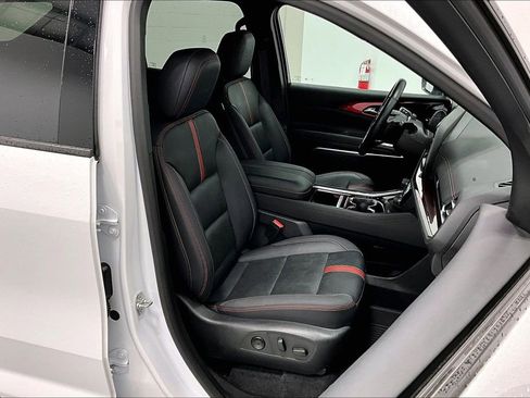 Used 2024 Chevrolet Traverse RS AWD/4WD image 9