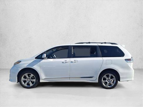 Used 2012 Toyota Sienna SE image 17