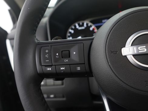 Used 2024 Nissan Rogue SV w/ SV Premium Package image 27