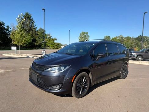 Used 2020 Chrysler Pacifica Touring-L w/ Advanced Safetytec Group AWD/4WD image 1