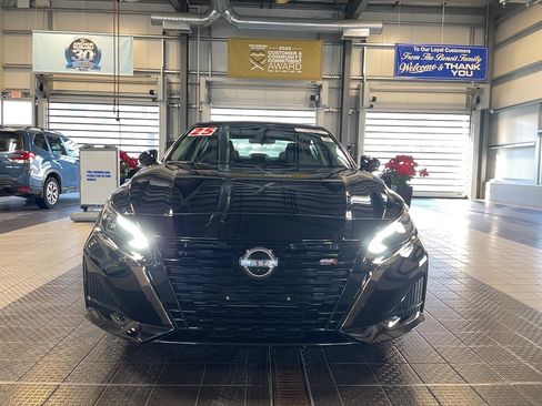 Used 2025 Nissan Altima 2.5 SR image 2