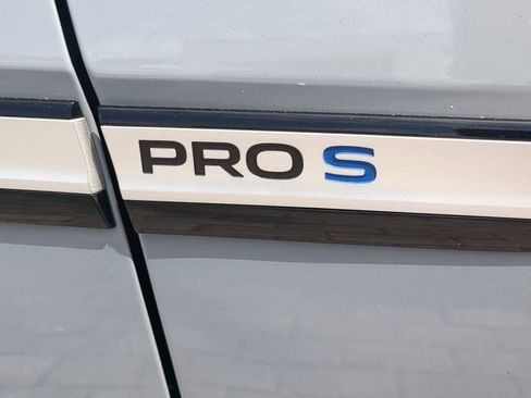 Certified 2022 Volkswagen ID.4 Pro S w/ Gradient Package RWD image 13