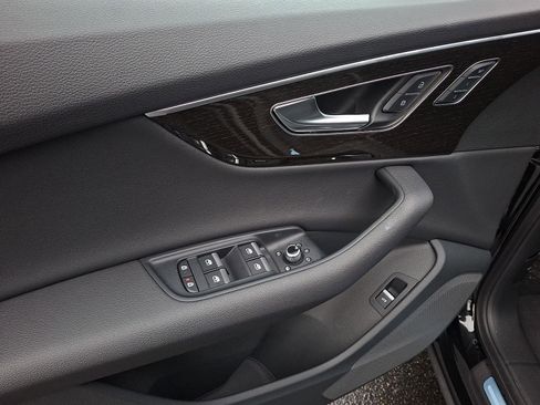 Used 2025 Audi Q7 3.0T Premium w/ Convenience Package image 12