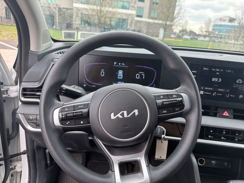 Used 2025 Kia Sportage LX image 12