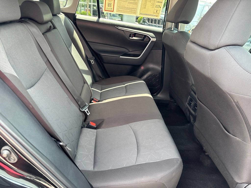 Used 2025 Toyota RAV4 XLE FWD image 22