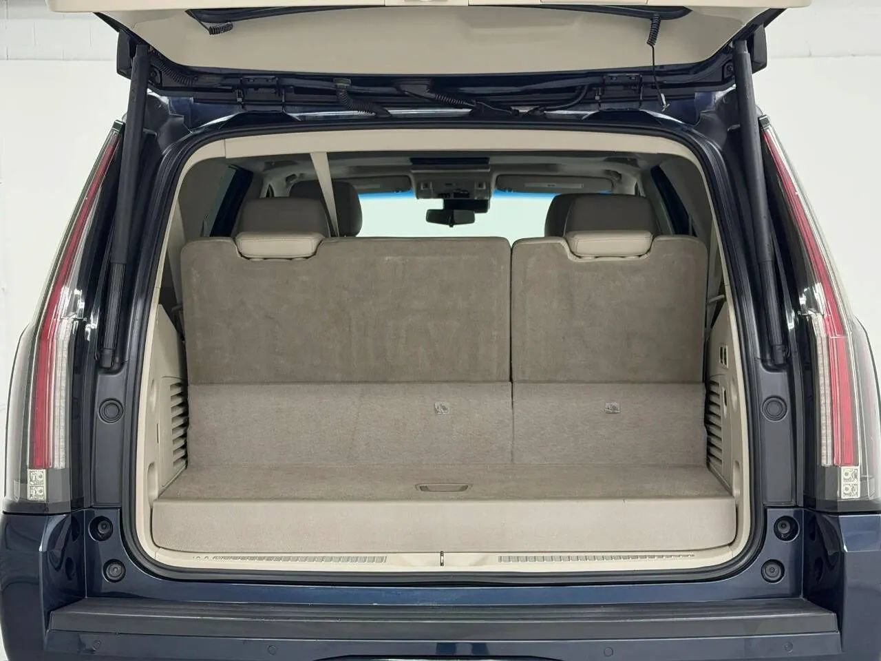 Used 2019 Cadillac Escalade Luxury RWD image 34