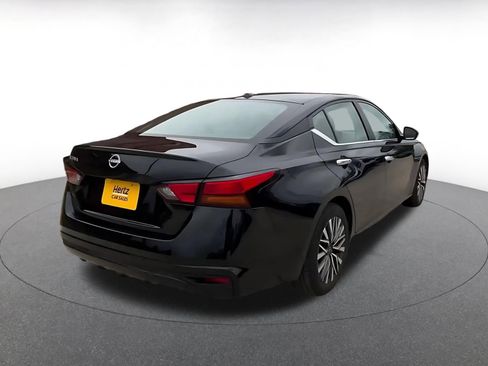 Used 2025 Nissan Altima 2.5 SV FWD image 14