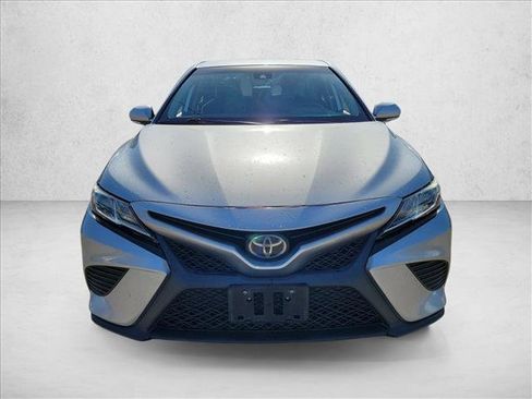 Used 2020 Toyota Camry SE image 2