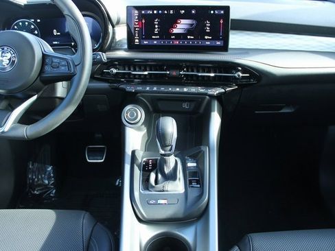 Used 2025 Alfa Romeo Tonale w/ Premium Package image 17