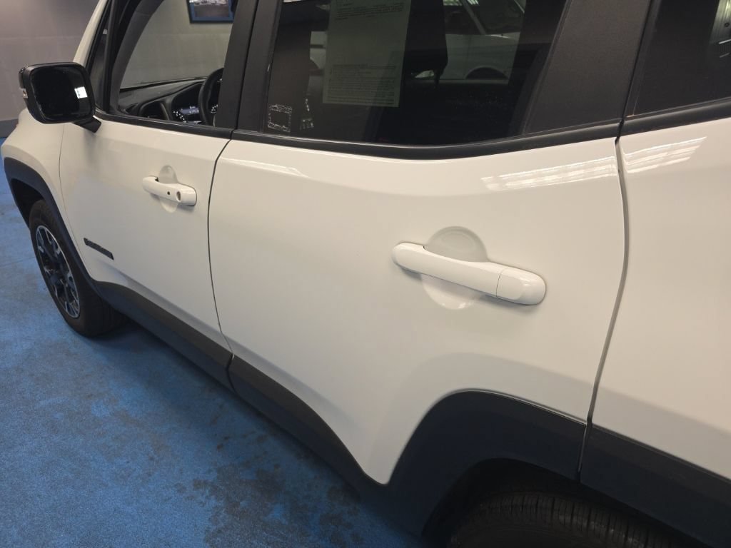 Used 2023 Jeep Renegade Latitude AWD/4WD image 11
