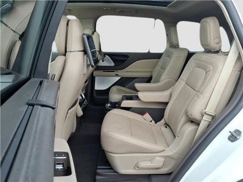 Used 2022 Lincoln Aviator Reserve w/ Equipment Group 201A image 11
