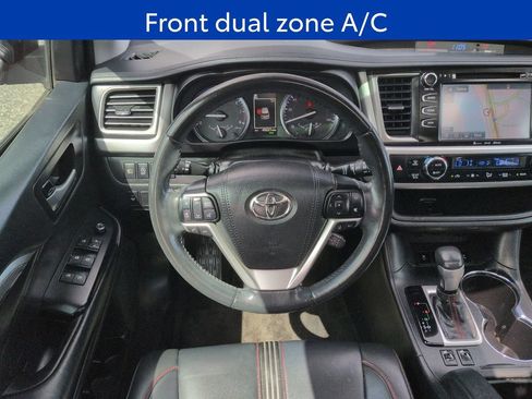 Used 2019 Toyota Highlander SE w/ Carpet Mat Package (TMS) AWD/4WD image 13