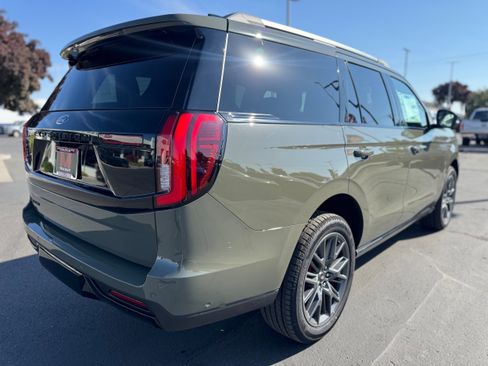 New 2025 Ford Expedition Platinum w/ Stealth Performance Package image 4