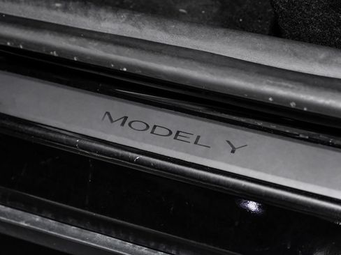 Used 2021 Tesla Model Y Long Range AWD/4WD image 27