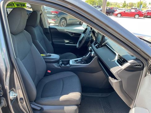 Used 2019 Toyota RAV4 LE w/ All Weather Liner Package AWD/4WD image 38