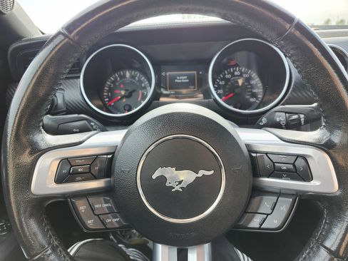 Used 2020 Ford Mustang Coupe RWD image 24