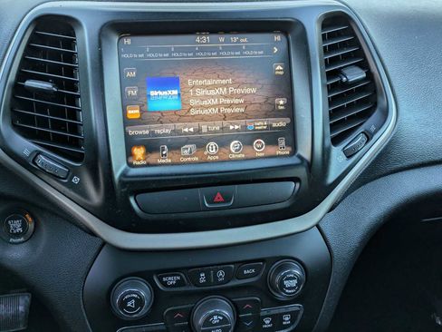 Used 2016 Jeep Cherokee Limited image 26