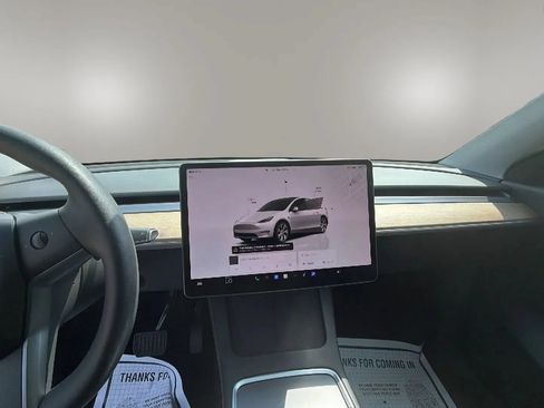Used 2022 Tesla Model Y Long Range AWD/4WD image 4