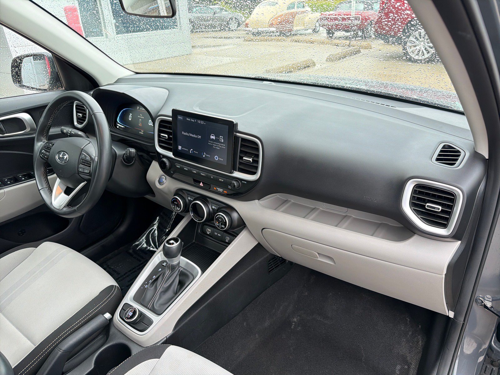 Used 2025 Hyundai Venue SEL FWD image 29