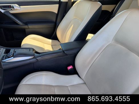 Used 2015 Lexus CT 200h w/ Navigation Package FWD image 12
