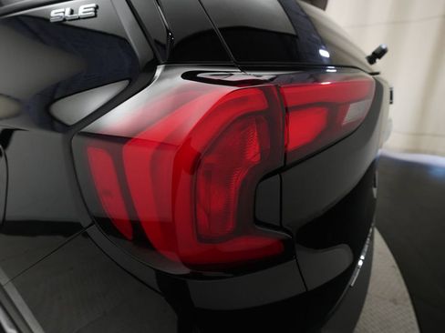 Used 2021 GMC Terrain SLE w/ LPO, Floor Liner Package FWD image 31