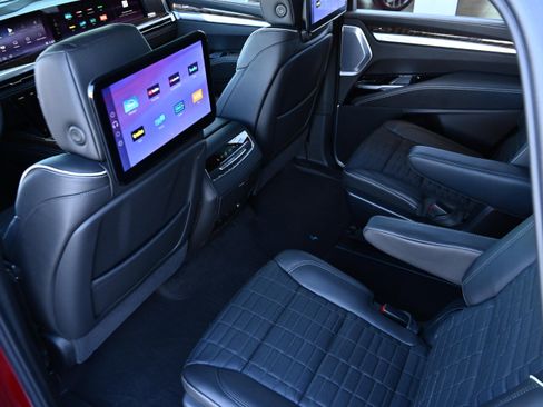 Used 2025 Cadillac Escalade Sport Platinum image 10