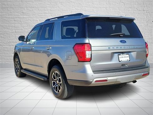 Used 2024 Ford Expedition XLT image 3