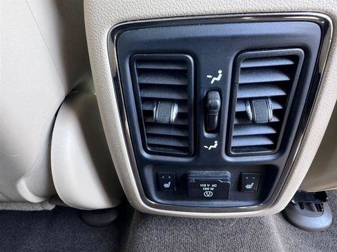Used 2013 Jeep Grand Cherokee Overland RWD image 38