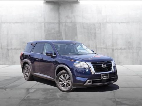 Certified 2022 Nissan Pathfinder S FWD image 2