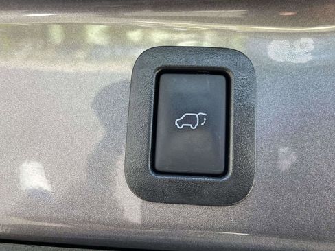 Used 2018 Toyota Highlander SE AWD/4WD image 28