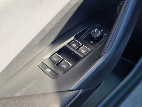 Used 2025 Volkswagen Jetta SE image 22