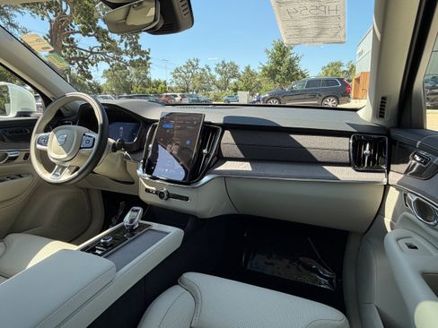Certified 2026 Volvo XC90 T8 Ultra w/ Protection Package Premier AWD/4WD image 13
