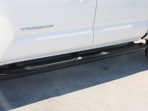 Certified 2020 Toyota Tacoma SR5 image 11
