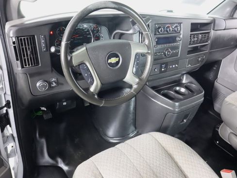 Used 2018 Chevrolet Express 2500 w/ Driver Convenience Package image 9