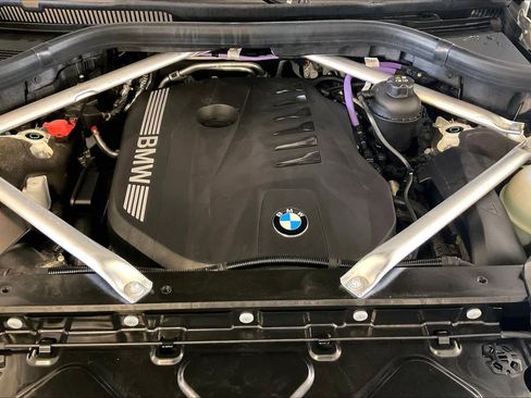 Used 2025 BMW X7 xDrive40i w/ M Sport Package image 29