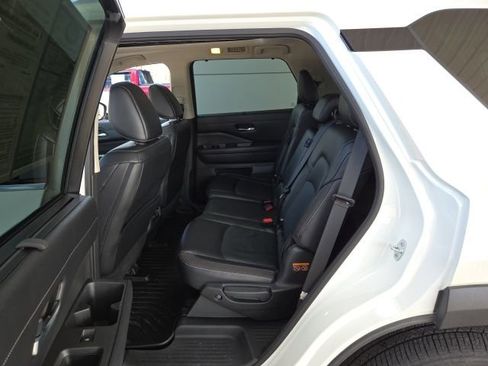 Used 2023 Nissan Pathfinder SL AWD/4WD image 26