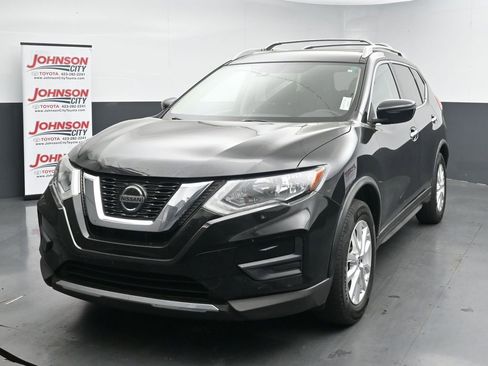 Used 2020 Nissan Rogue SV image 4