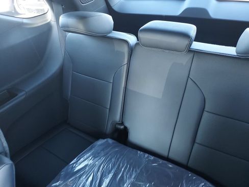 New 2027 Chevrolet Traverse LT w/ LPO, Floor Liner Package FWD image 24