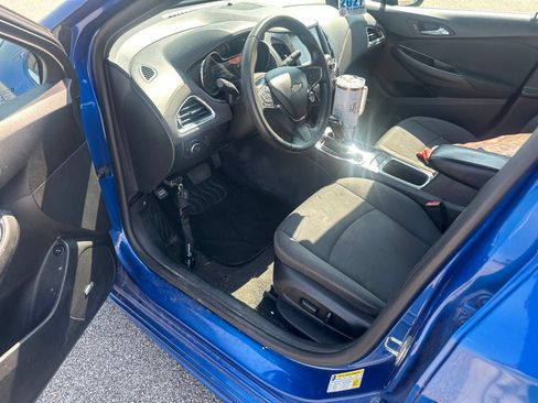 Used 2017 Chevrolet Cruze LT w/ Sun And Sound Package FWD image 8