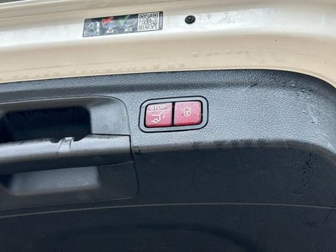 Used 2024 Mercedes-Benz GLE 450 4MATIC image 47