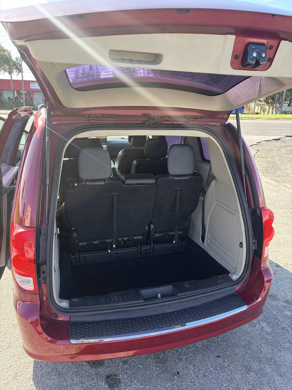 Used 2016 Dodge Grand Caravan American Value Package w/ UConnect Hands-Free Group FWD image 11