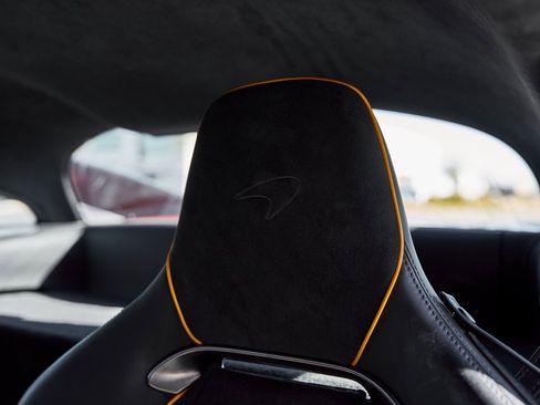 Used 2023 McLaren Artura image 38