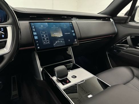 Used 2025 Land Rover Range Rover Long Wheelbase SE image 30