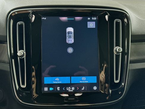 Used 2023 Volvo C40 P8 Recharge Ultimate image 23