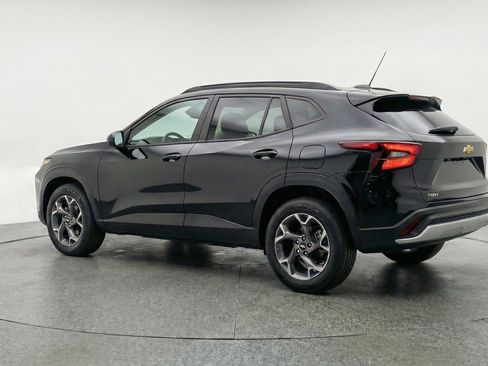 Used 2025 Chevrolet Trax LT image 6