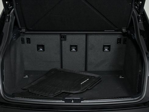 New 2026 Porsche Macan image 31
