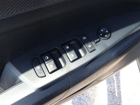 Used 2025 Kia Sportage LX FWD image 14