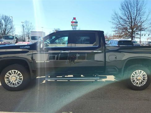 Used 2022 Chevrolet Silverado 3500 High Country w/ Safety Package II image 13